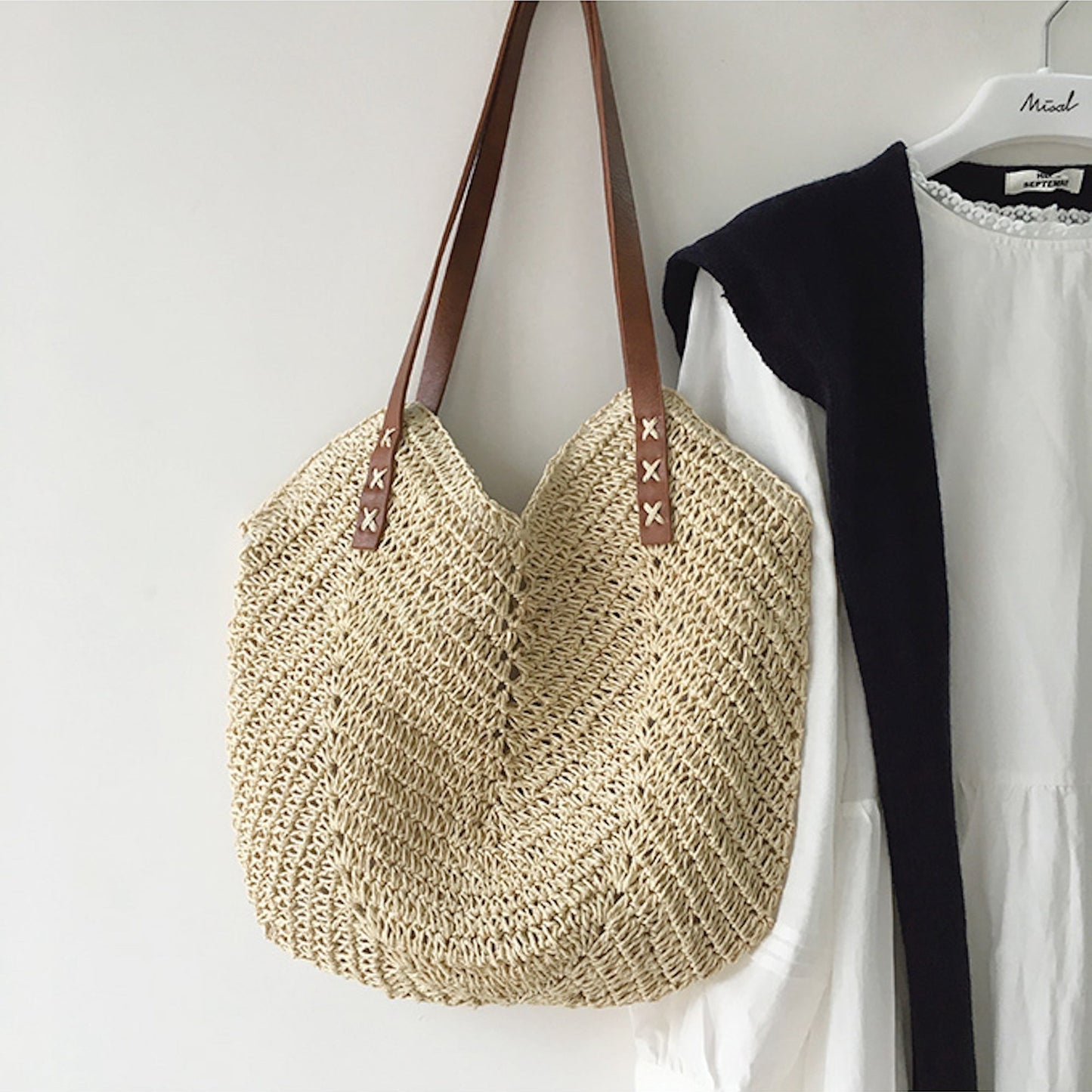 Borsa da spiaggia - Borsa a tracolla grande da donna in paglia-Bianco-Modasso