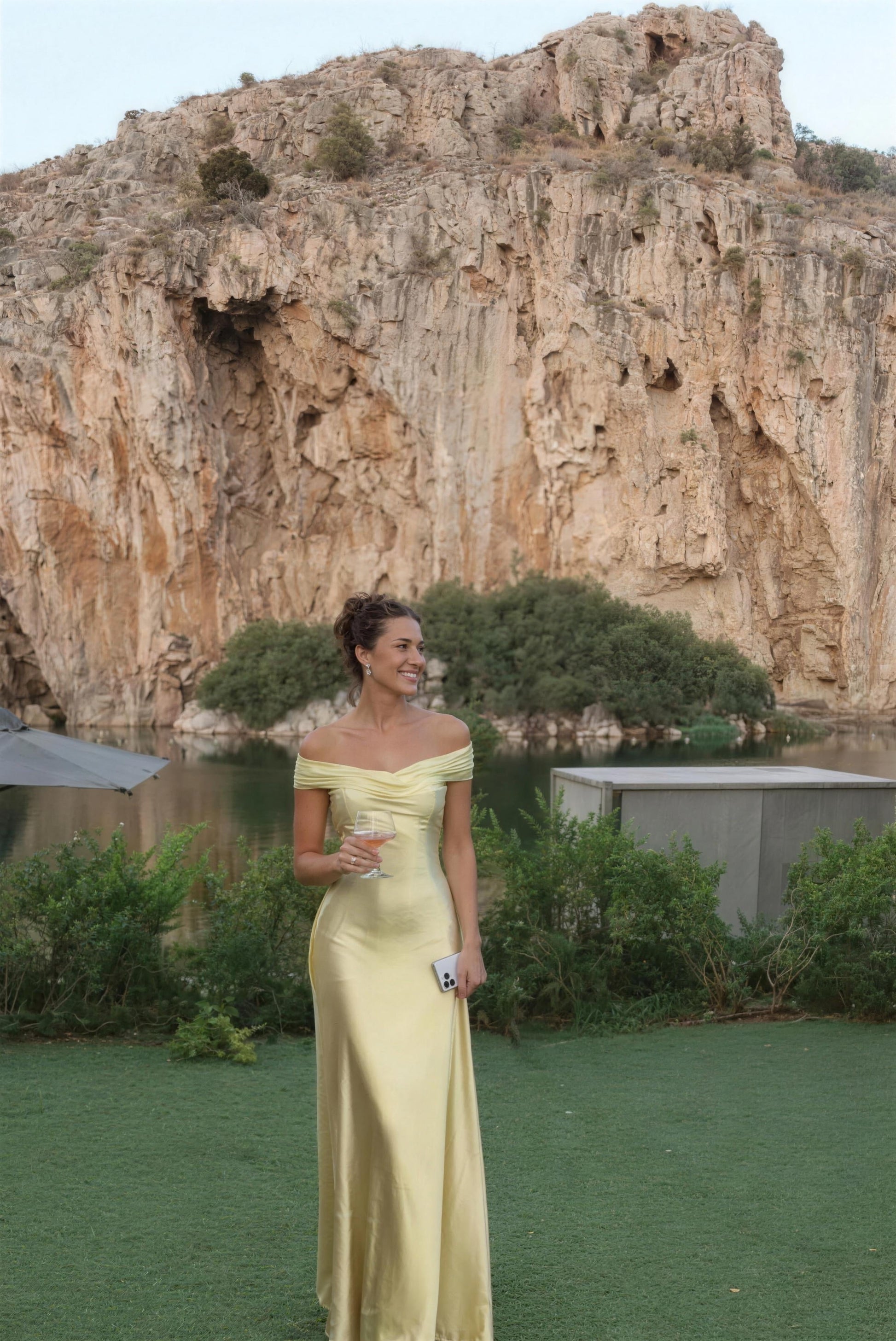 Abito Lungo in Raso, Elegante, Spalle Scoperte-Modaso