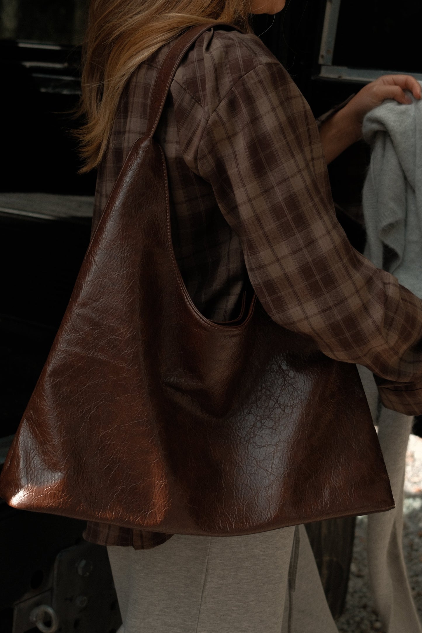 BORSA A SPALLA HOBO DA DONNA IN ECOPELLE-Modaso