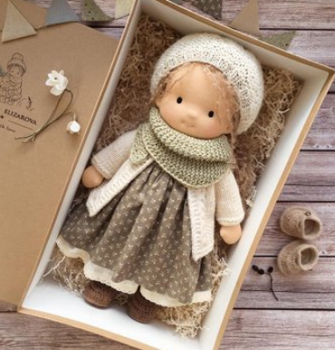 Bambola per il gioco libero, Fatta a mano, Gioco di fantasia, Bambole, Giocattolo pedagogia Waldorf-Bambola Elina-Modaso