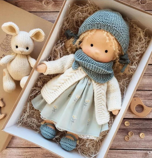 Bambola per il gioco libero, Fatta a mano, Gioco di fantasia, Bambole, Giocattolo pedagogia Waldorf-Bambola Emma-Modaso