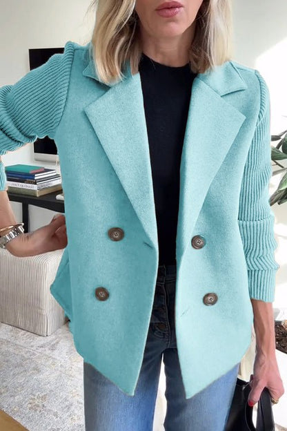 Blazer da donna azzurro doppiopetto con maniche in maglia