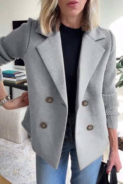 Blazer da donna grigio doppiopetto con maniche in maglia