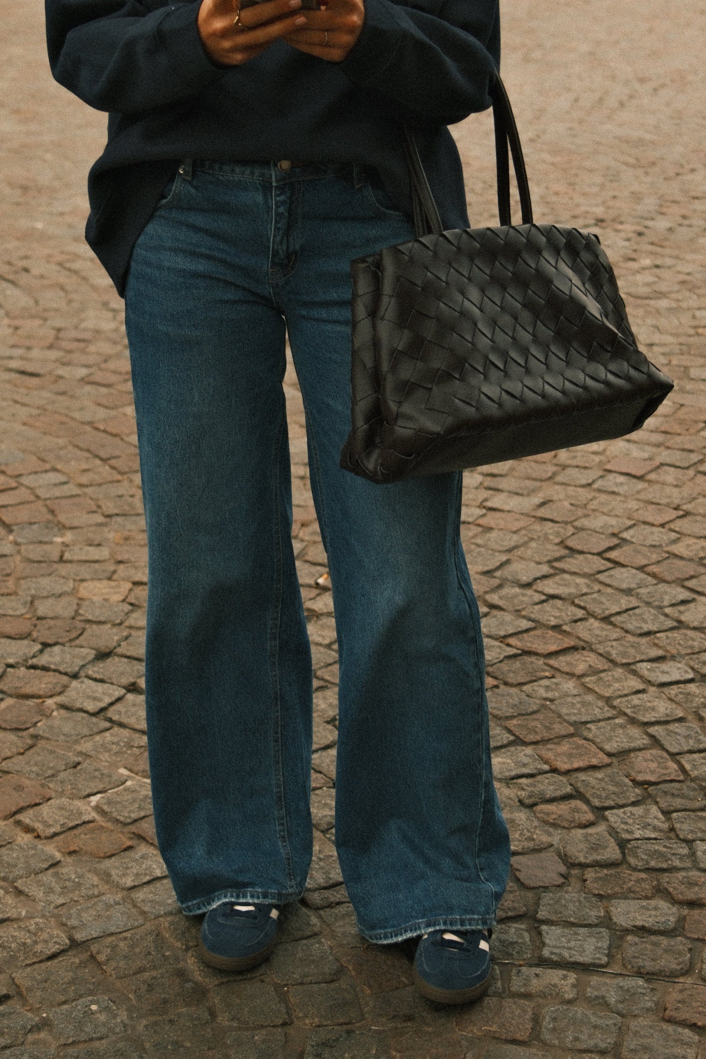 JEANS DONNA A GAMBA LARGA CON VESTIBILITÀ RELAX-Modaso