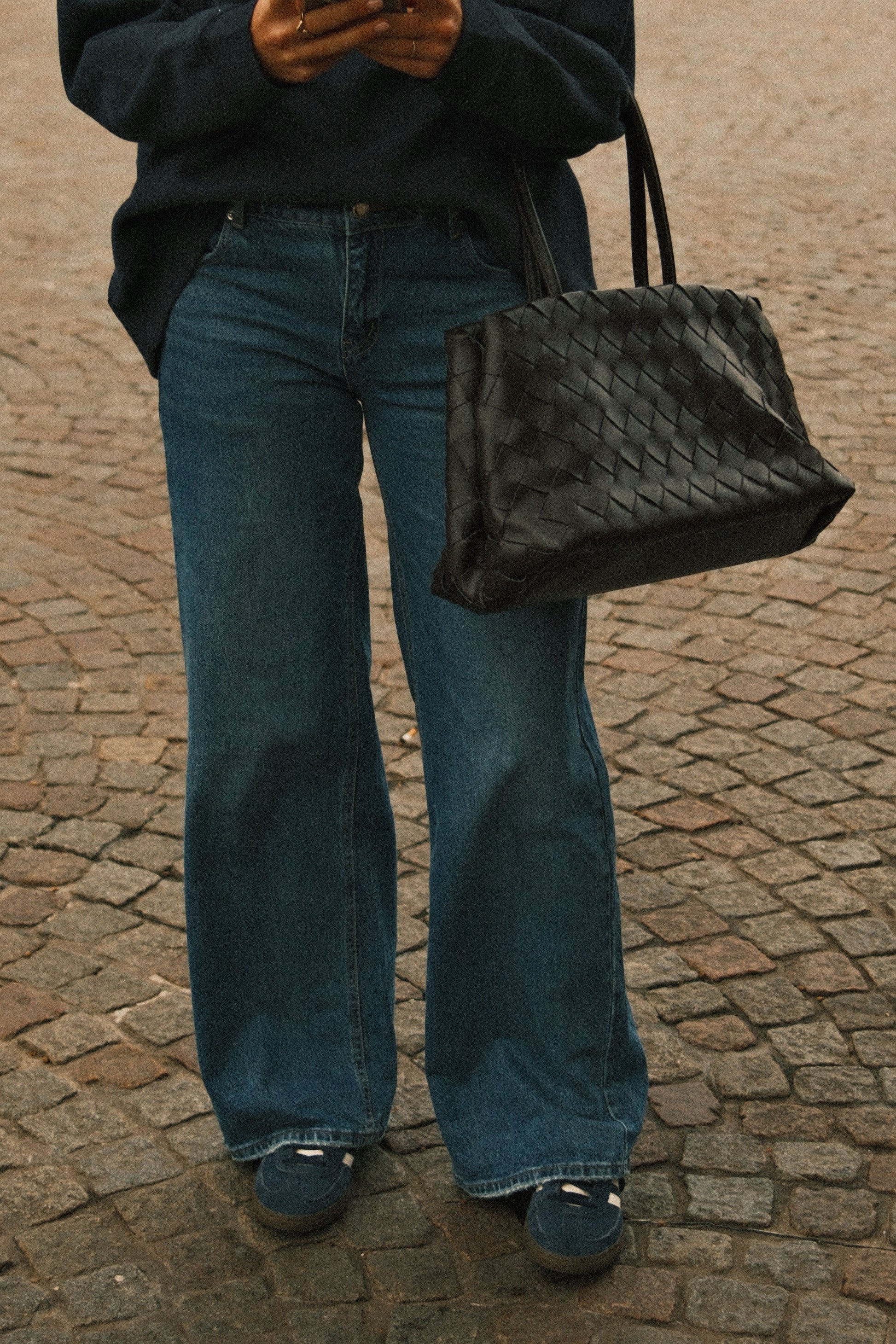 JEANS DONNA A GAMBA LARGA CON VESTIBILITÀ RELAX-Modaso