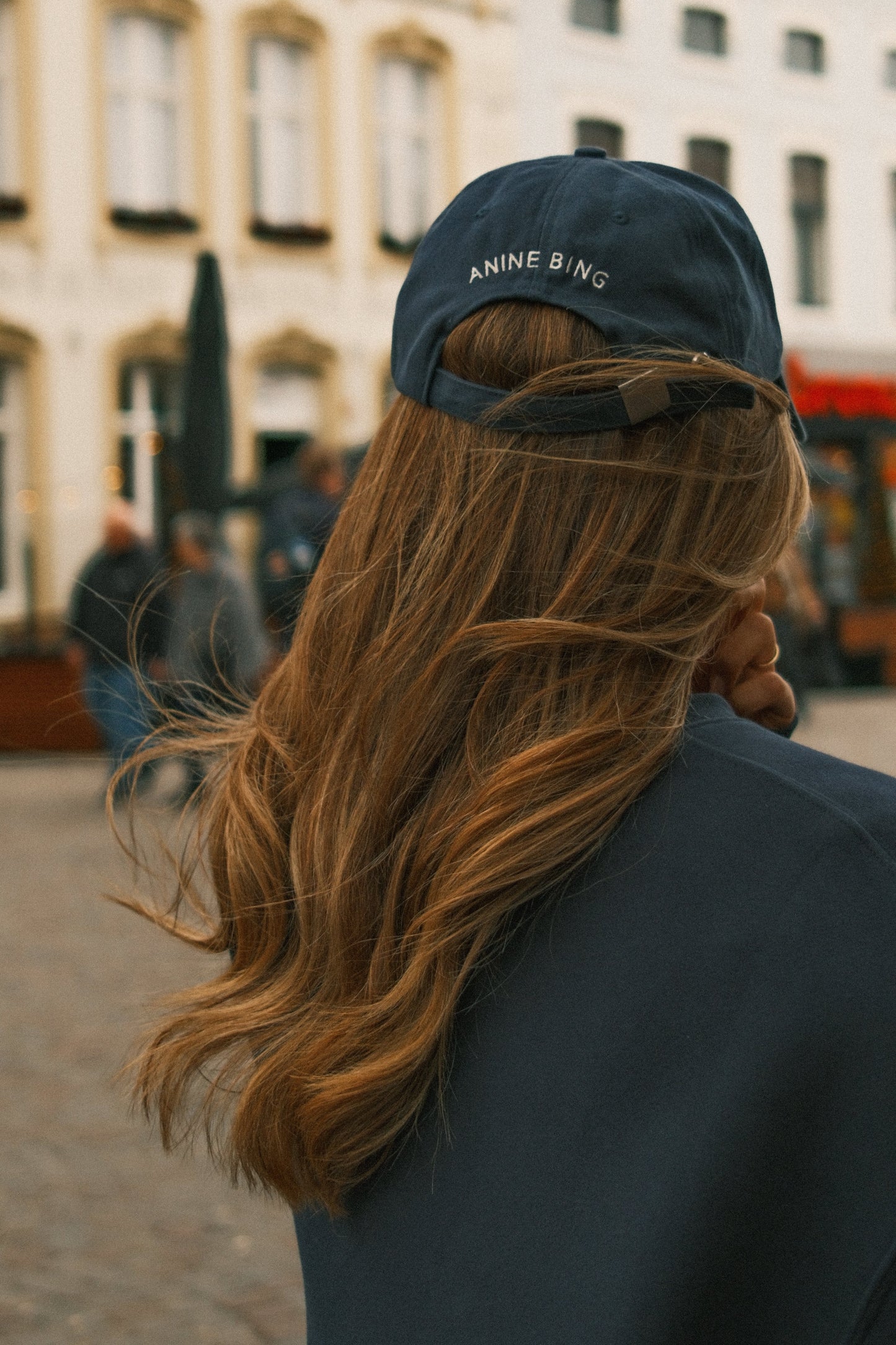 JEANS DONNA A GAMBA LARGA CON VESTIBILITÀ RELAX-Modaso