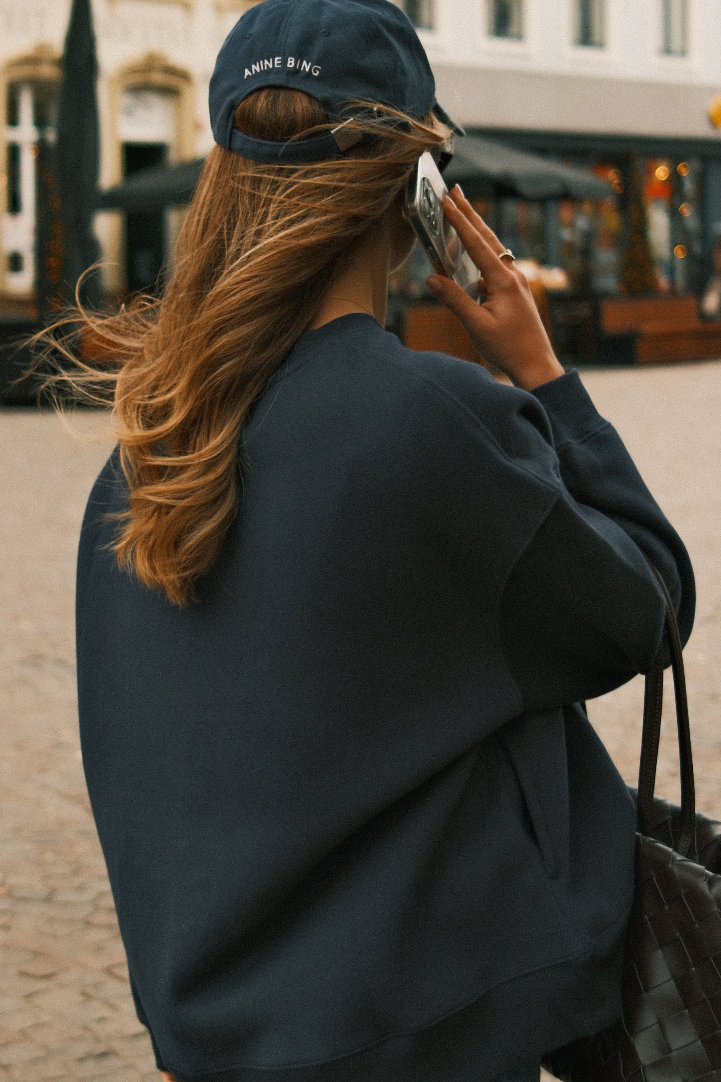JEANS DONNA A GAMBA LARGA CON VESTIBILITÀ RELAX-Modaso