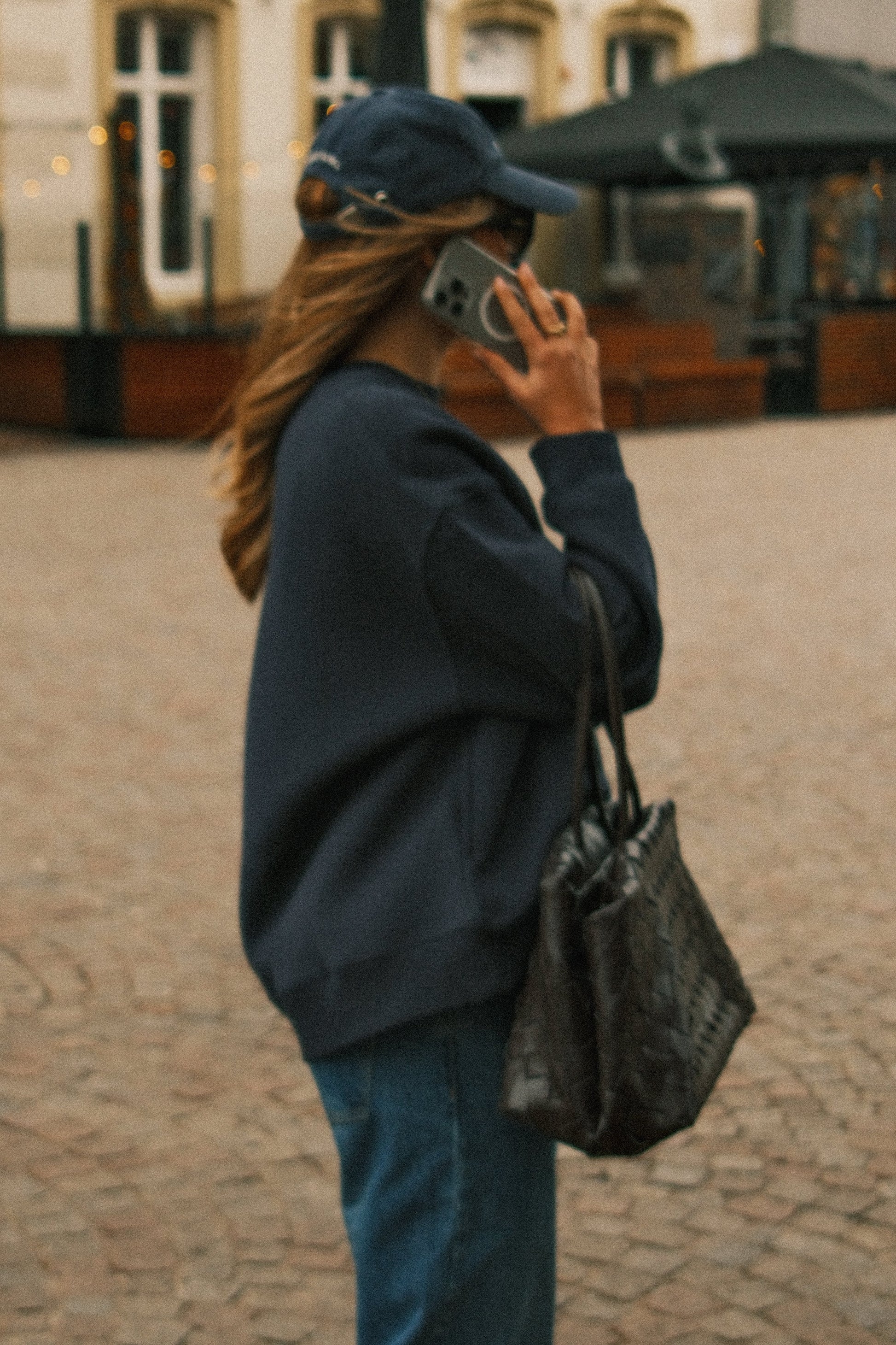 JEANS DONNA A GAMBA LARGA CON VESTIBILITÀ RELAX-Modaso