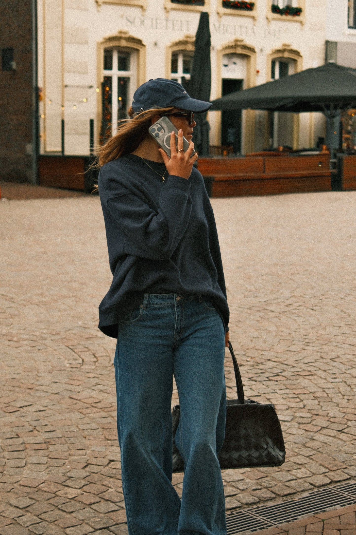 JEANS DONNA A GAMBA LARGA CON VESTIBILITÀ RELAX-Modaso