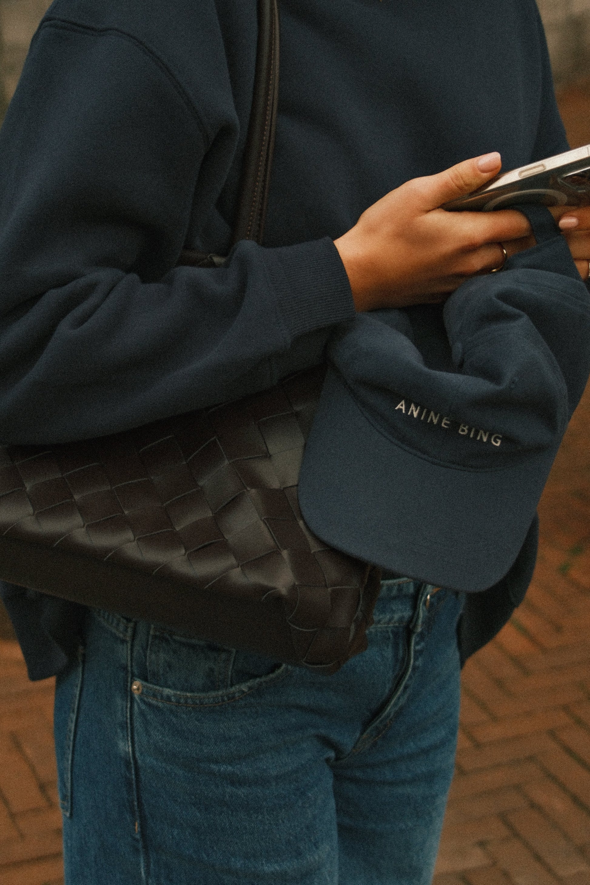 JEANS DONNA A GAMBA LARGA CON VESTIBILITÀ RELAX-Modaso