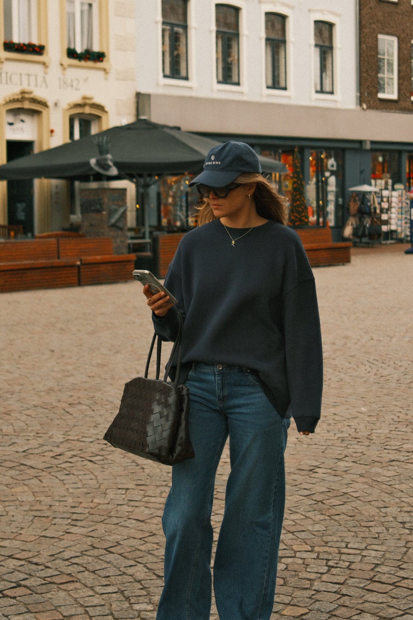 JEANS DONNA A GAMBA LARGA CON VESTIBILITÀ RELAX-Modaso