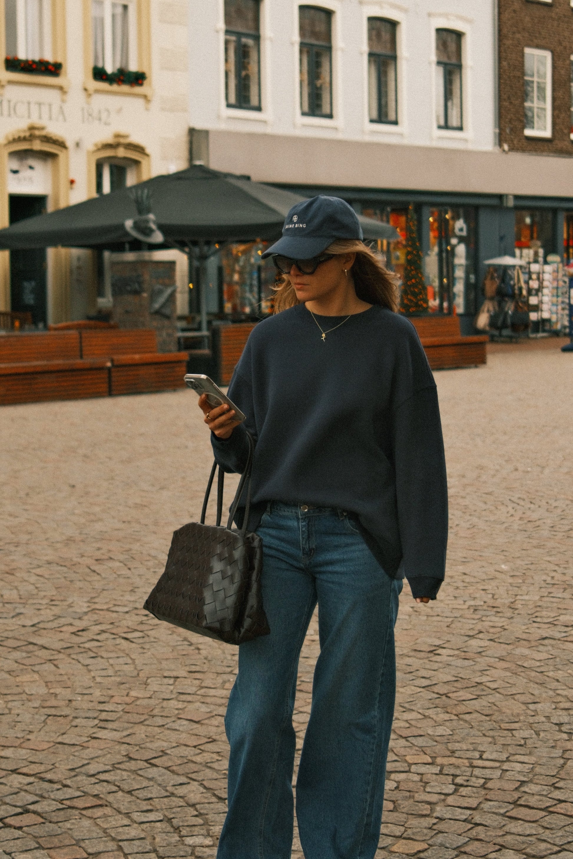 JEANS DONNA A GAMBA LARGA CON VESTIBILITÀ RELAX-Modaso