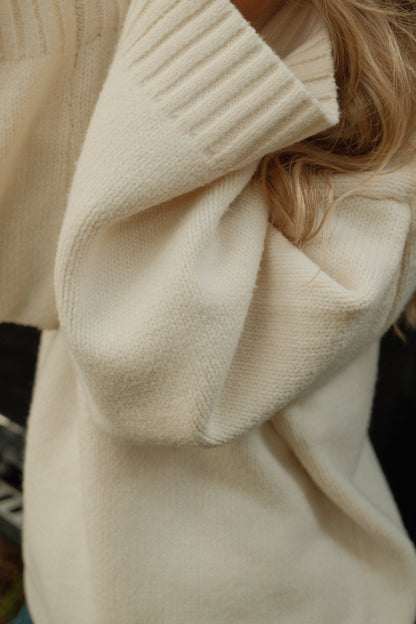 MAGLIONE BIANCO DA DONNA CON COLLO ALTO-Modaso