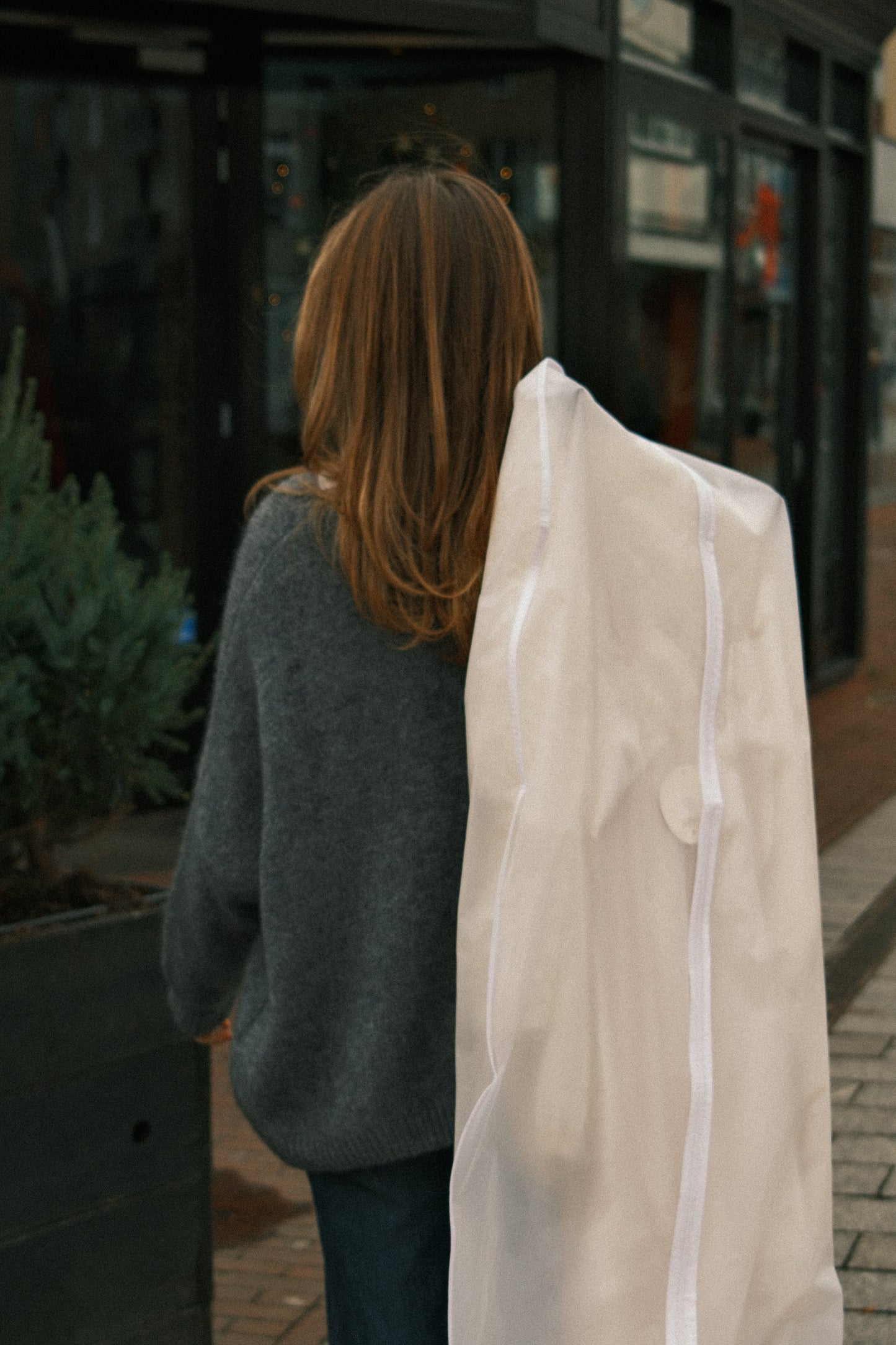 MAGLIONE OVERSIZE GRIGIO CON SCOLLO A V-Modaso