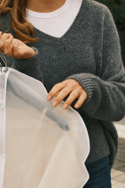 MAGLIONE OVERSIZE GRIGIO CON SCOLLO A V-Modaso