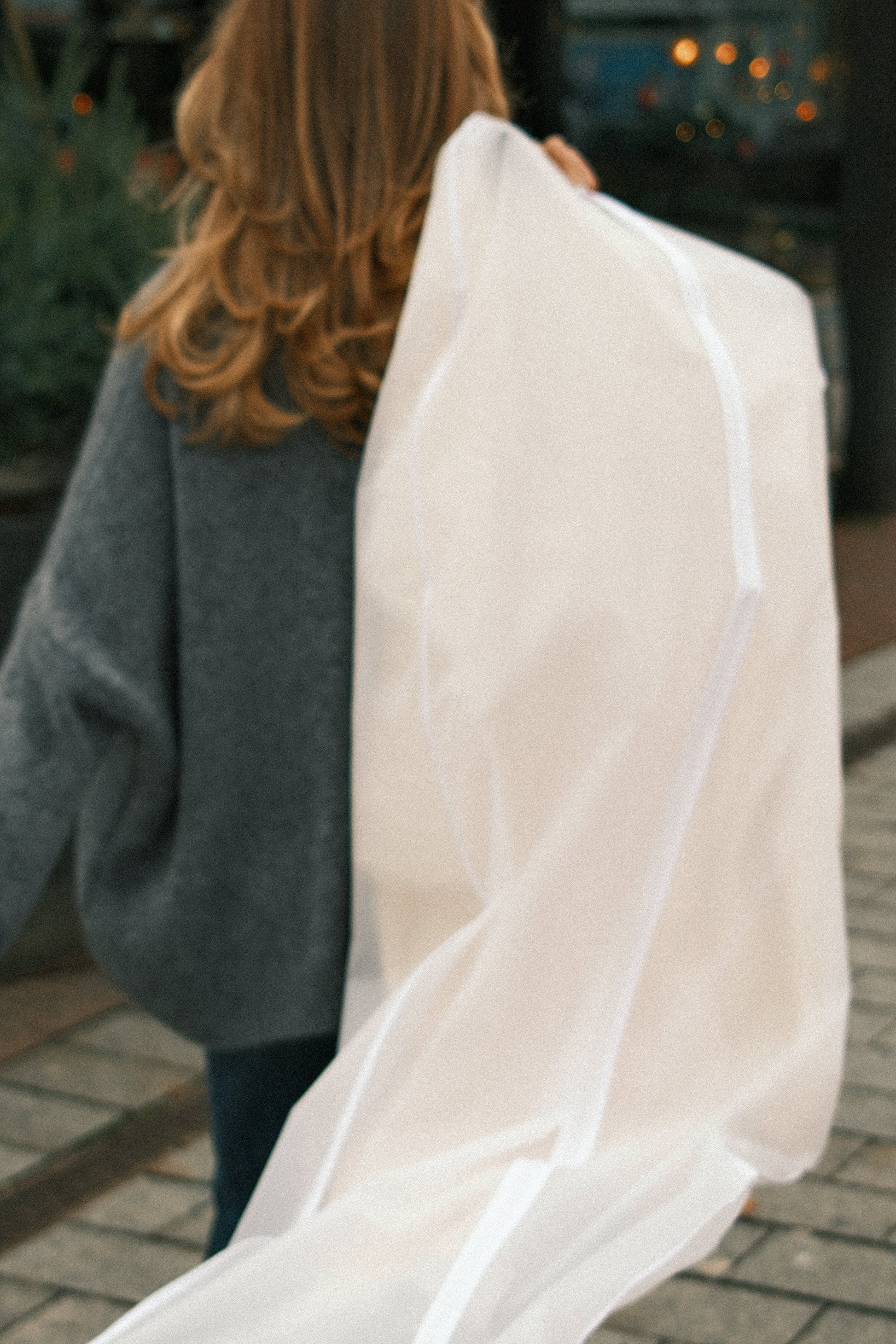 MAGLIONE OVERSIZE GRIGIO CON SCOLLO A V-Modaso