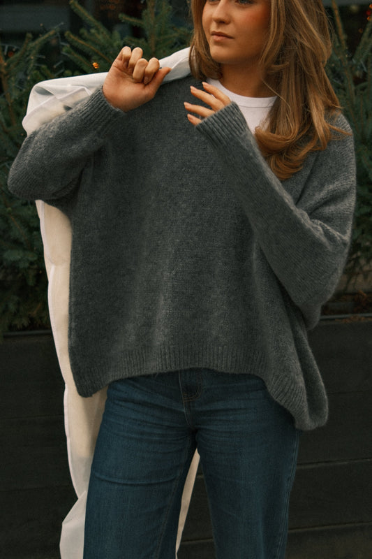 MAGLIONE OVERSIZE GRIGIO CON SCOLLO A V-Modaso