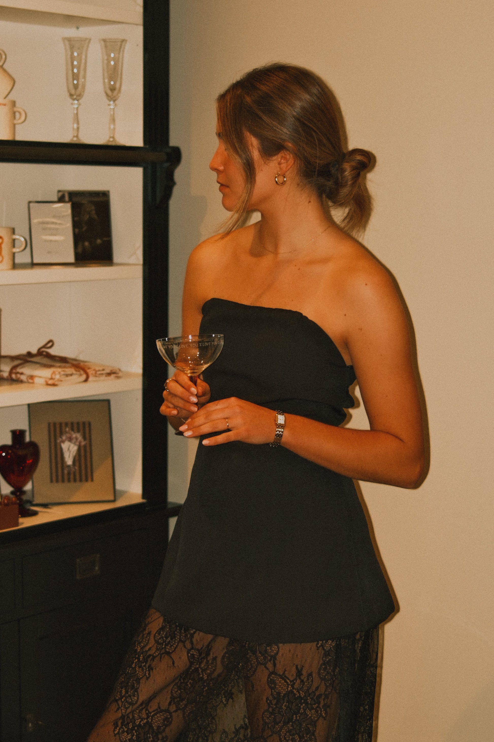 VESTITO NERO CORTO DONNA – ELEGANTE MINI ABITO DA FESTA CON SCHIENA SCOPERTA-Modaso