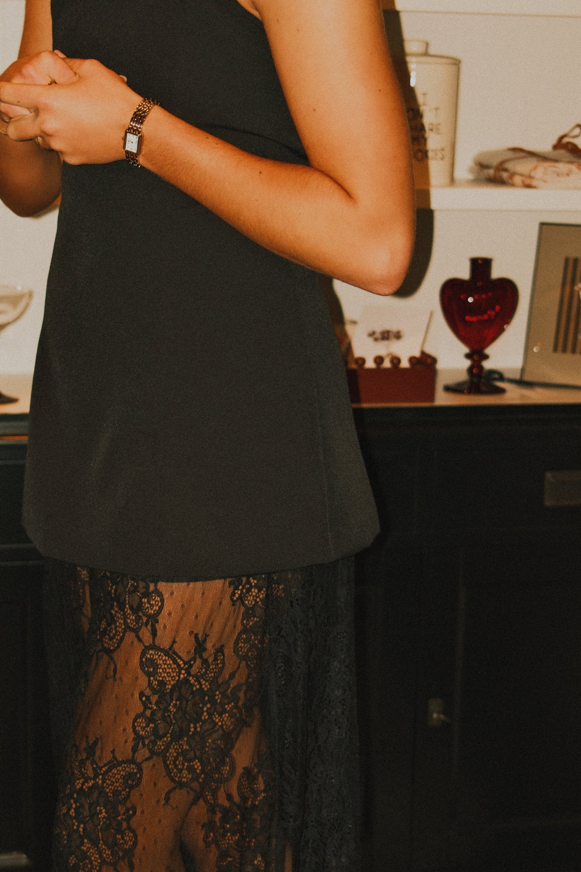 VESTITO NERO CORTO DONNA – ELEGANTE MINI ABITO DA FESTA CON SCHIENA SCOPERTA-Modaso