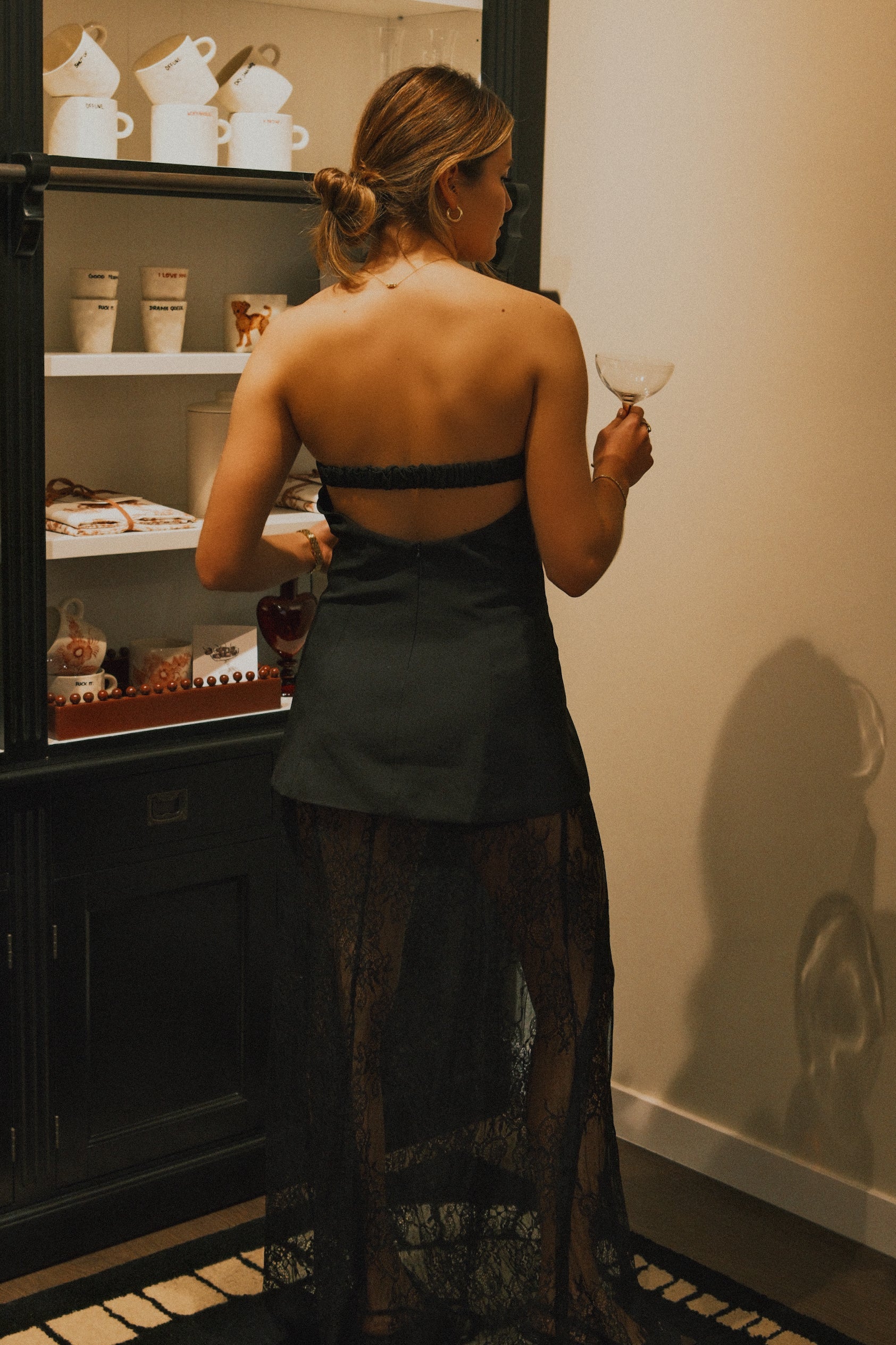 VESTITO NERO CORTO DONNA – ELEGANTE MINI ABITO DA FESTA CON SCHIENA SCOPERTA-Modaso