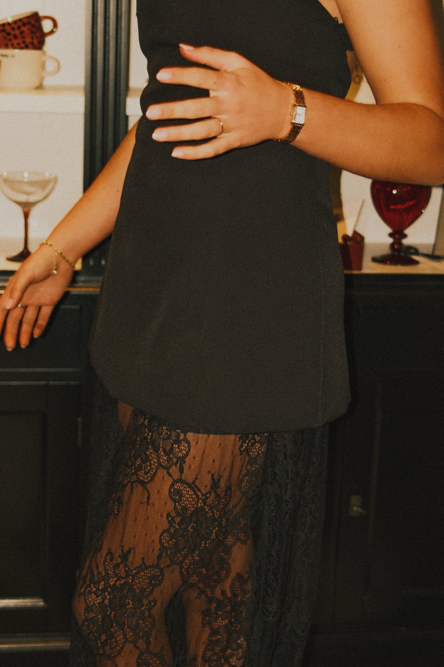 VESTITO NERO CORTO DONNA – ELEGANTE MINI ABITO DA FESTA CON SCHIENA SCOPERTA-Modaso