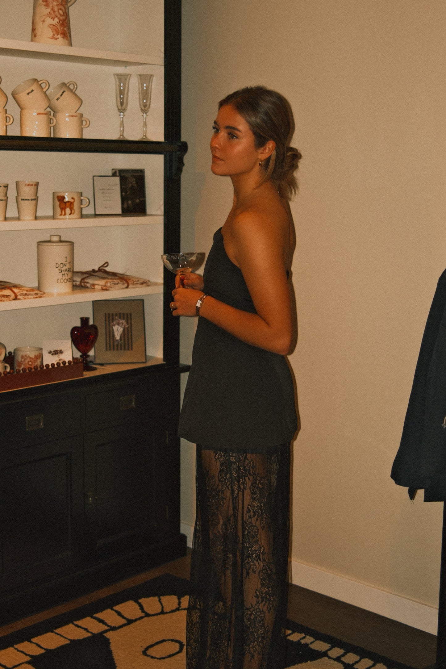 VESTITO NERO CORTO DONNA – ELEGANTE MINI ABITO DA FESTA CON SCHIENA SCOPERTA-Modaso