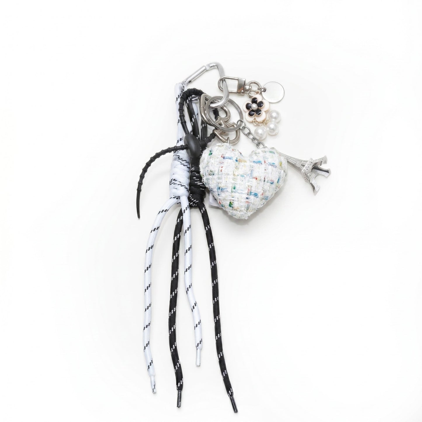 Ciondolo per borsa a cuore in tweed bianco con cordini e charm